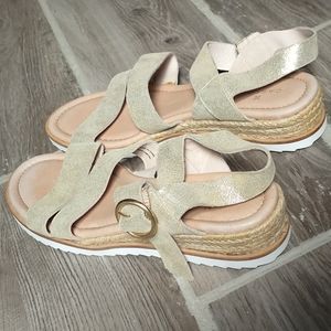 Caslon Gold Yellow Sparky Strapped Sandals Low Wedge Heel 9.5